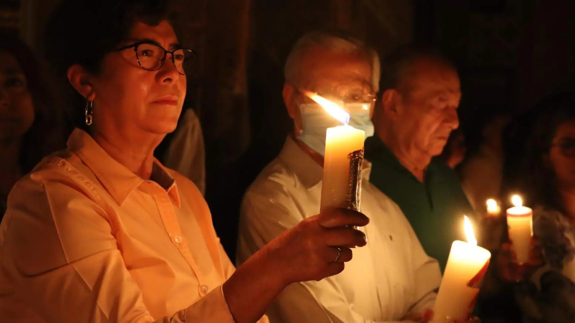 FOTO PRINCIPAL SJR Las familias celebraron la Vigilia Pascual